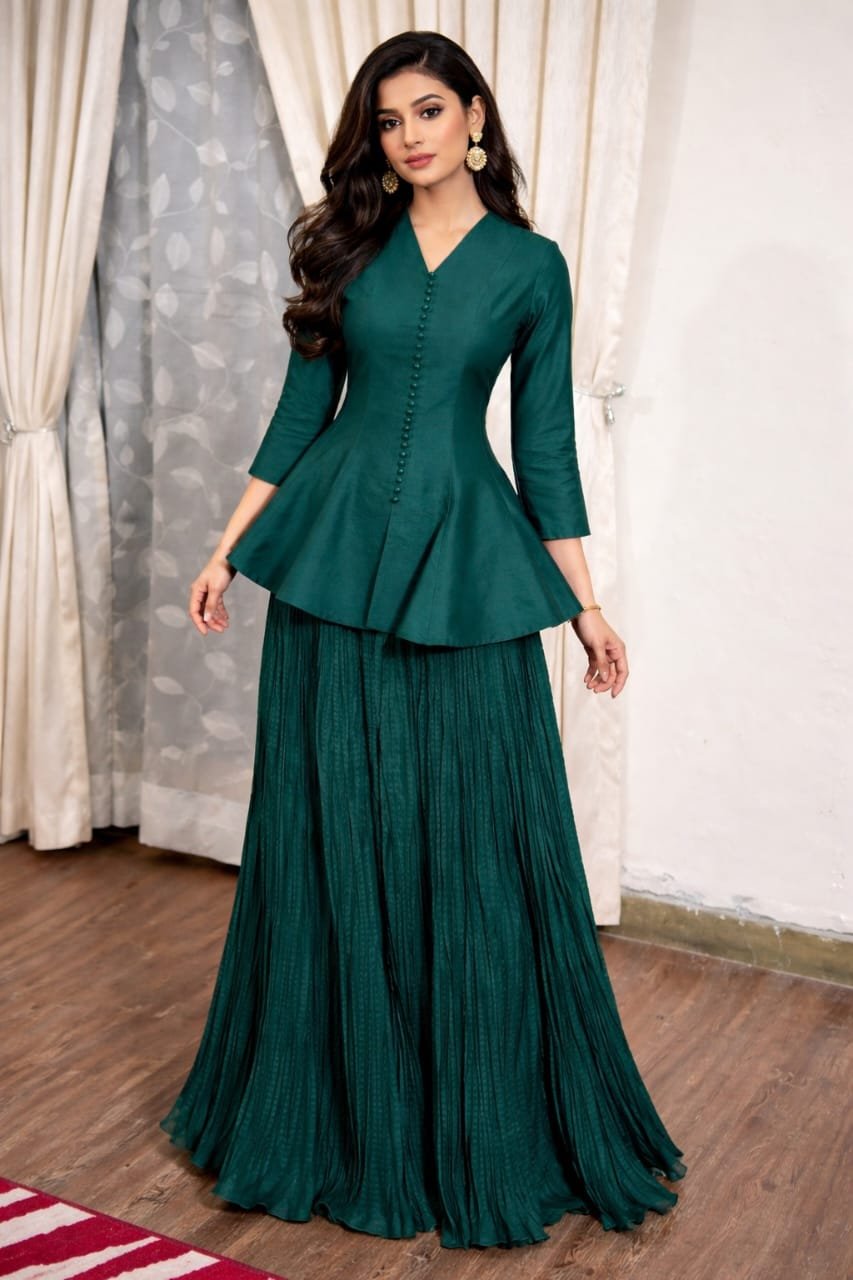 Trendy Peplum and Crushed Silk Skirt Set